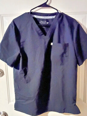 Fabletics Men's Scrub Top in Black Size Medium Like New